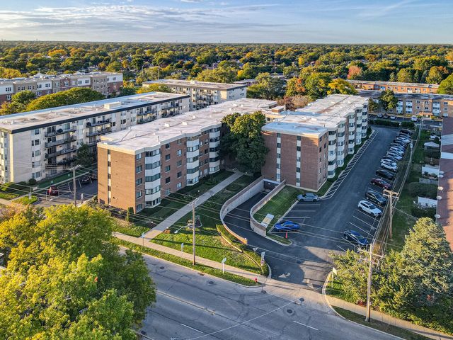 5500 Lincoln Avenue 504W, Morton Grove, IL 60053