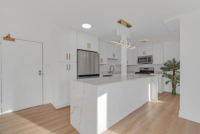 5500 Lincoln Avenue 504W, Morton Grove, IL 60053