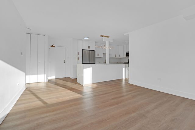 5500 Lincoln Avenue 504W, Morton Grove, IL 60053