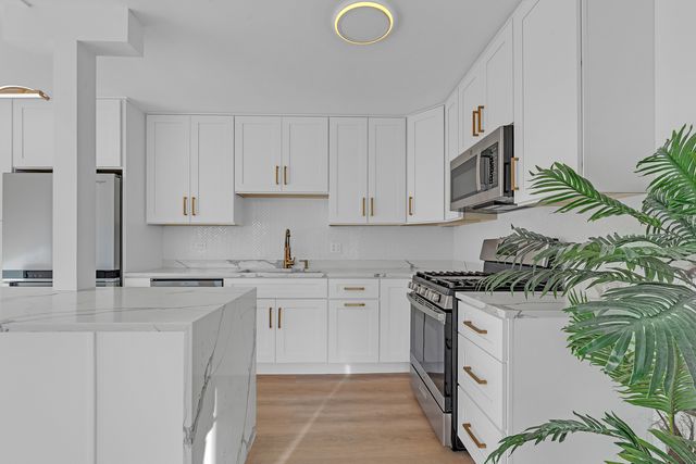 5500 Lincoln Avenue 504W, Morton Grove, IL 60053