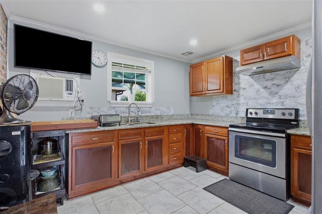 1928 Sarah Lane, Lake Charles, LA 70605