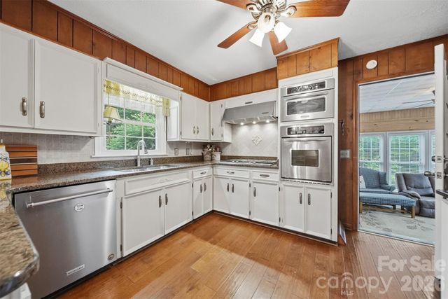 9121 NC 181 Highway, Newland, NC 28657