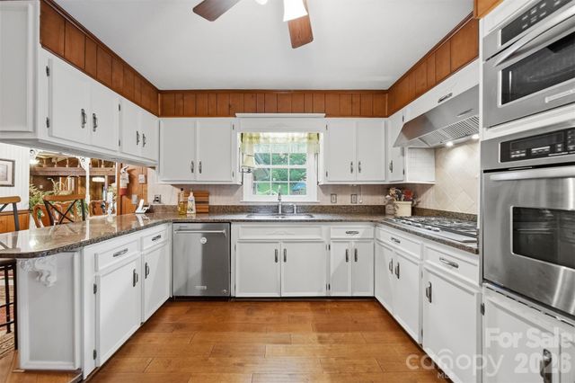 9121 NC 181 Highway, Newland, NC 28657