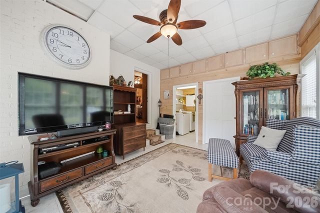 9121 NC 181 Highway, Newland, NC 28657
