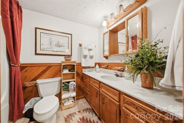 9121 NC 181 Highway, Newland, NC 28657