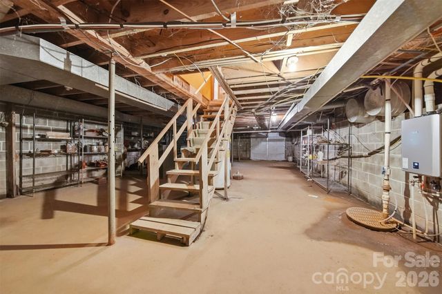 9121 NC 181 Highway, Newland, NC 28657