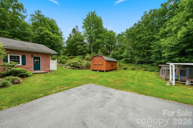 9121 NC 181 Highway, Newland, NC 28657