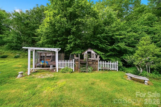9121 NC 181 Highway, Newland, NC 28657