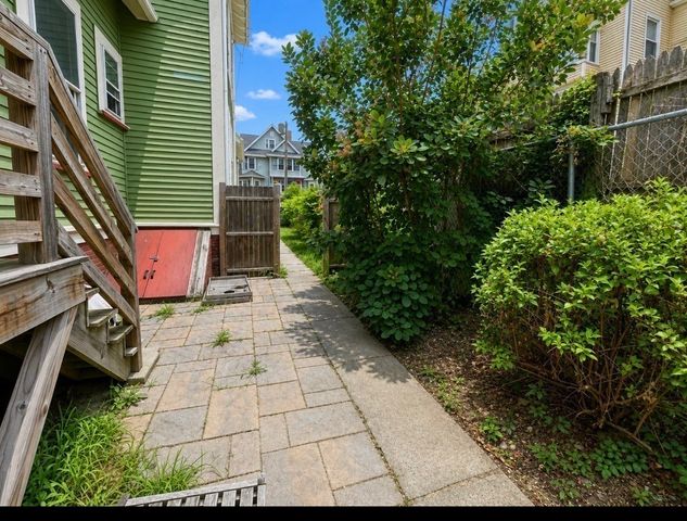 21 Trull 21, Boston, MA 02125