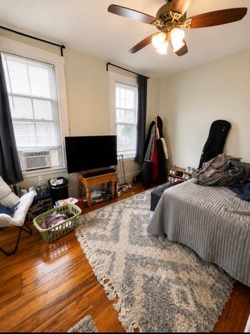 21 Trull 21, Boston, MA 02125