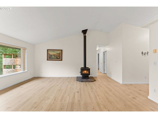 720 Sw PIONEER Ct, Willamina, OR 97396