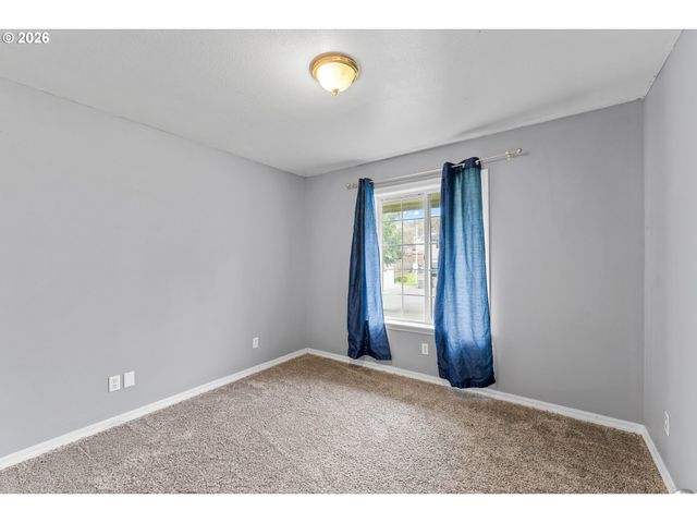 720 Sw PIONEER Ct, Willamina, OR 97396