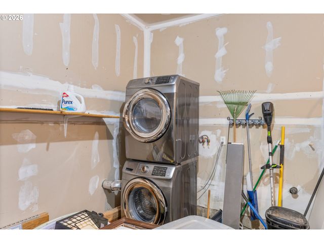 720 Sw PIONEER Ct, Willamina, OR 97396