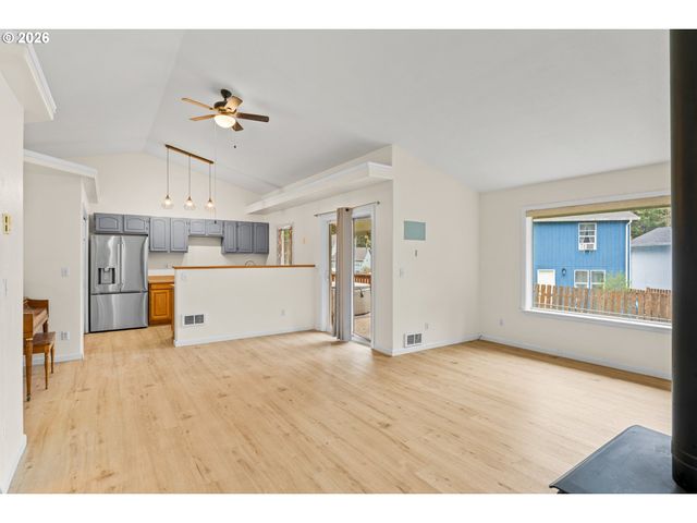 720 Sw PIONEER Ct, Willamina, OR 97396