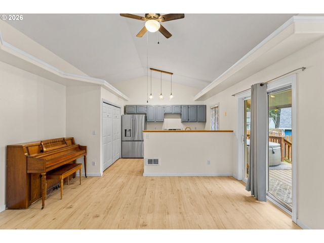 720 Sw PIONEER Ct, Willamina, OR 97396