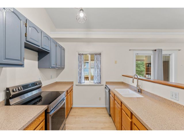 720 Sw PIONEER Ct, Willamina, OR 97396