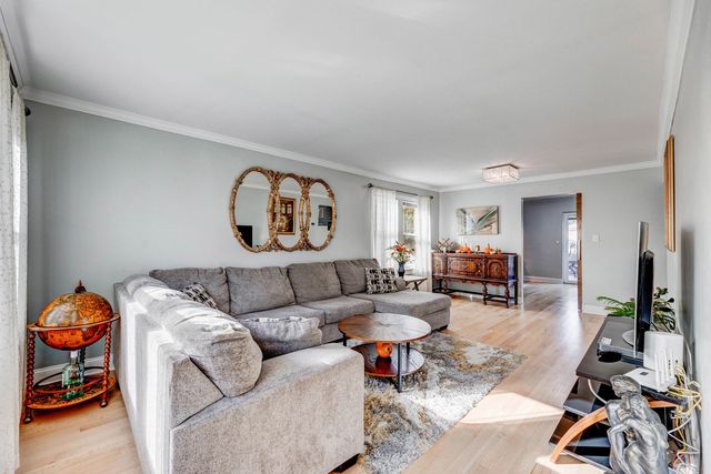 2720 W 97th Street, Evergreen Park, IL 60805