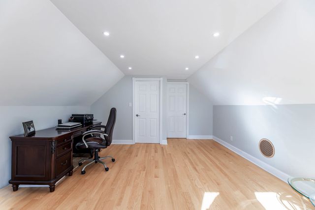 2720 W 97th Street, Evergreen Park, IL 60805