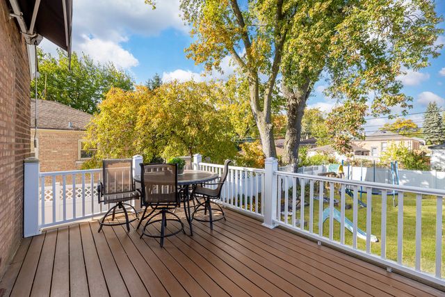 2720 W 97th Street, Evergreen Park, IL 60805