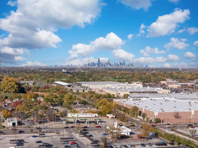 2720 W 97th Street, Evergreen Park, IL 60805