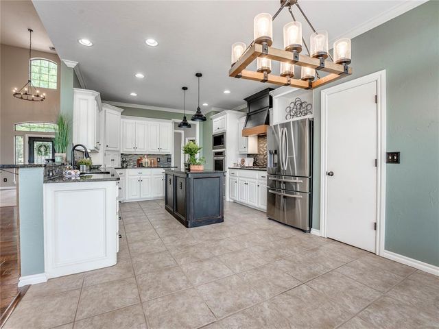 3805 Highridge, Edmond, OK 73003