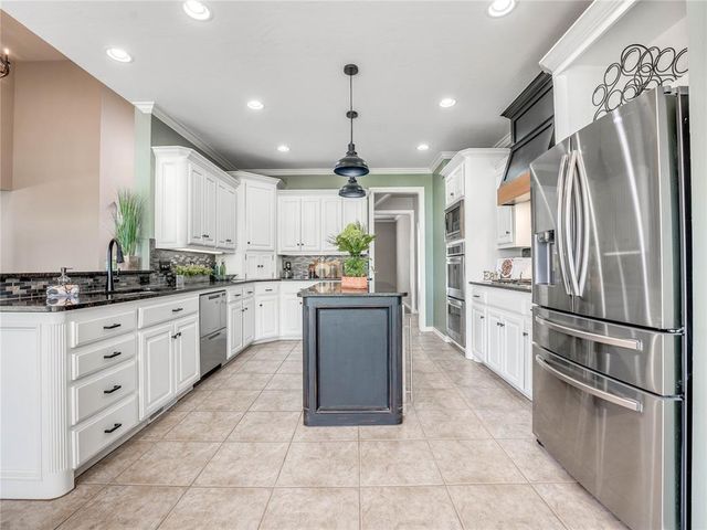 3805 Highridge, Edmond, OK 73003