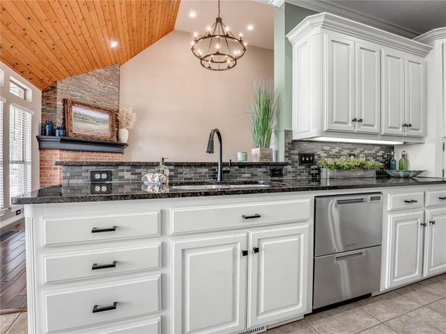 3805 Highridge, Edmond, OK 73003
