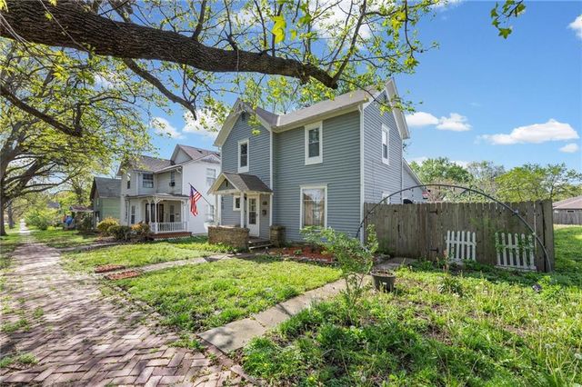 303 E Wea Street, Paola, KS 66071