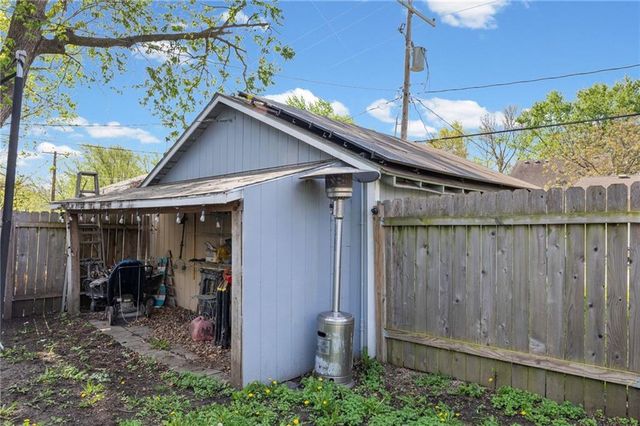 303 E Wea Street, Paola, KS 66071