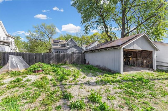 303 E Wea Street, Paola, KS 66071