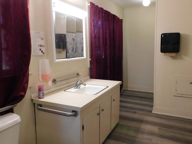 405 N First St., Collins, MS 39428