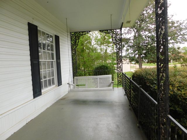 405 N First St., Collins, MS 39428