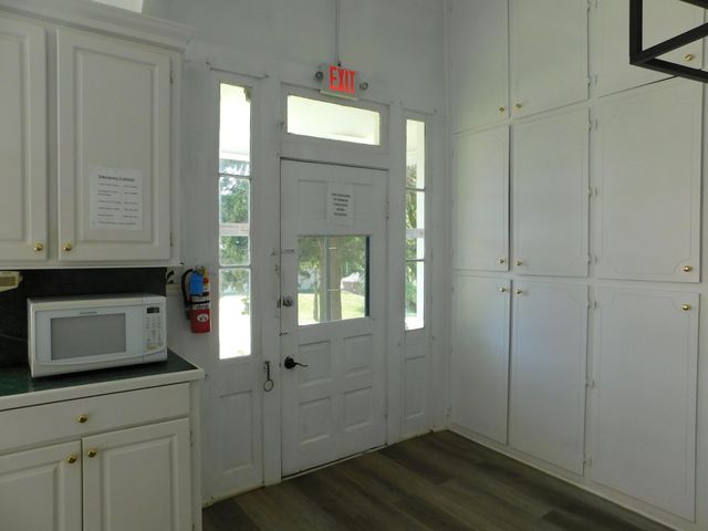 405 N First St., Collins, MS 39428