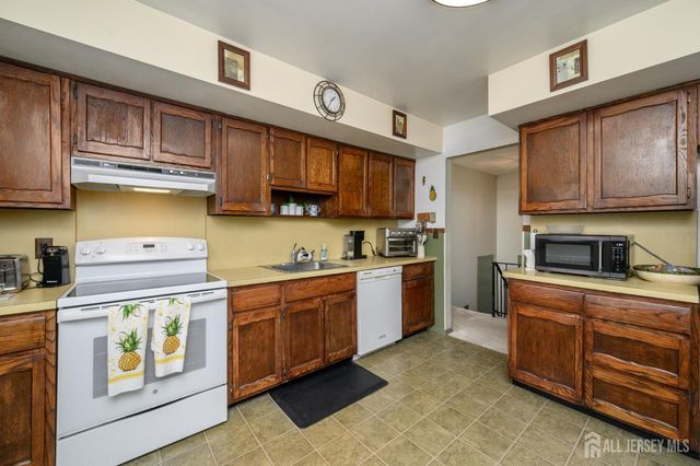 6 Ash Lane, Parsippany-troy Hills, NJ 07034