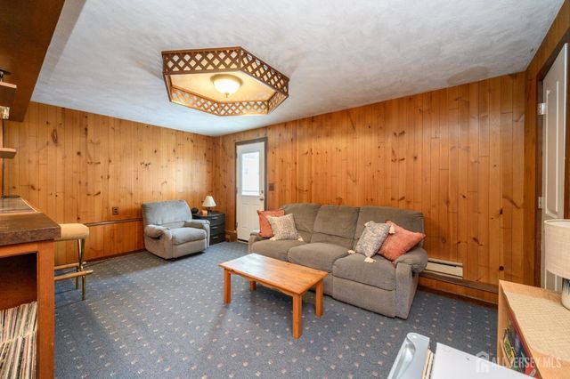 6 Ash Lane, Parsippany-troy Hills, NJ 07034