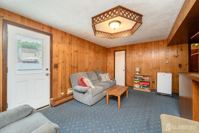 6 Ash Lane, Parsippany-troy Hills, NJ 07034
