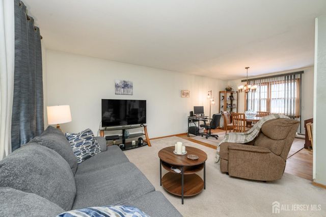 6 Ash Lane, Parsippany-troy Hills, NJ 07034