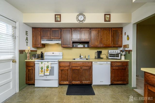 6 Ash Lane, Parsippany-troy Hills, NJ 07034