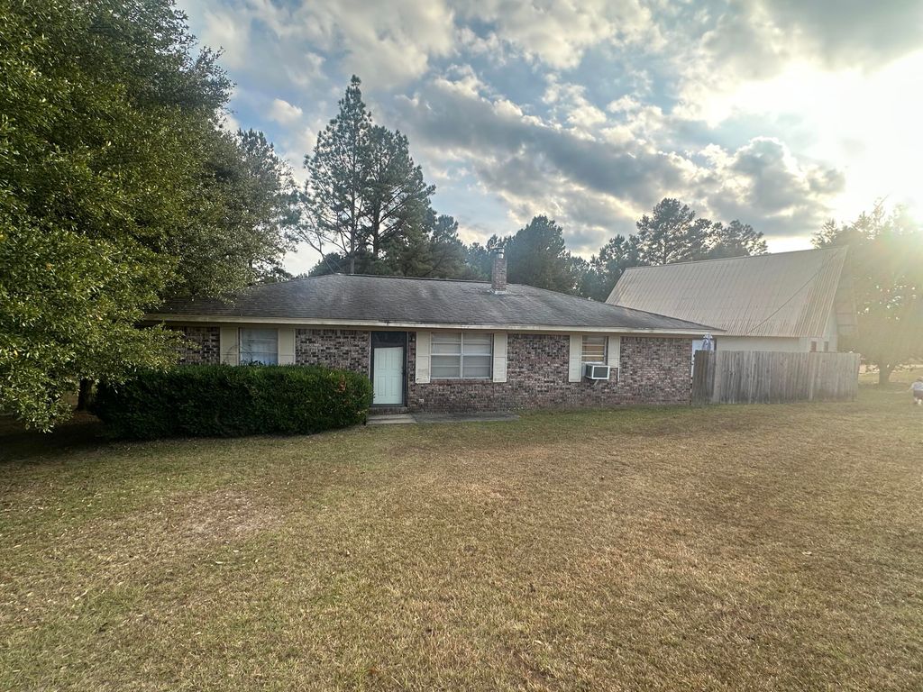 10 Hendry, Petal, MS 39465