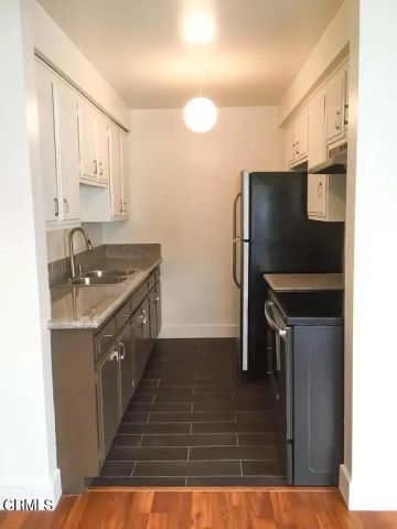 4423 Ambrose Avenue 2, Los Angeles, CA 90027