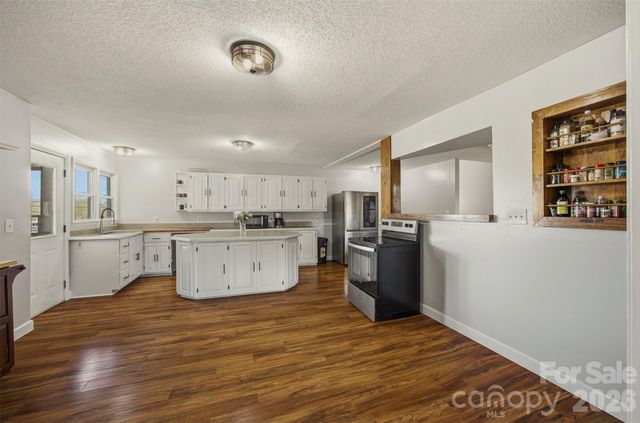 1095 Elm Circle, Granite Falls, NC 28630