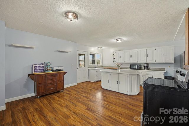 1095 Elm Circle, Granite Falls, NC 28630