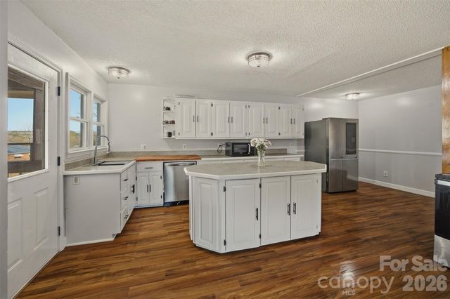 1095 Elm Circle, Granite Falls, NC 28630