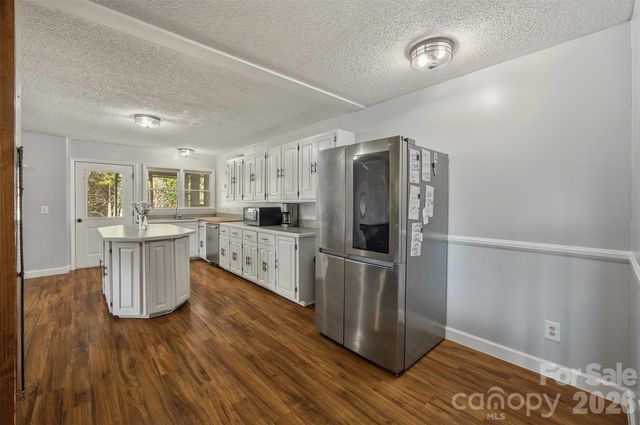 1095 Elm Circle, Granite Falls, NC 28630
