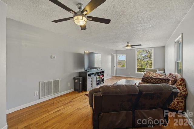 1095 Elm Circle, Granite Falls, NC 28630