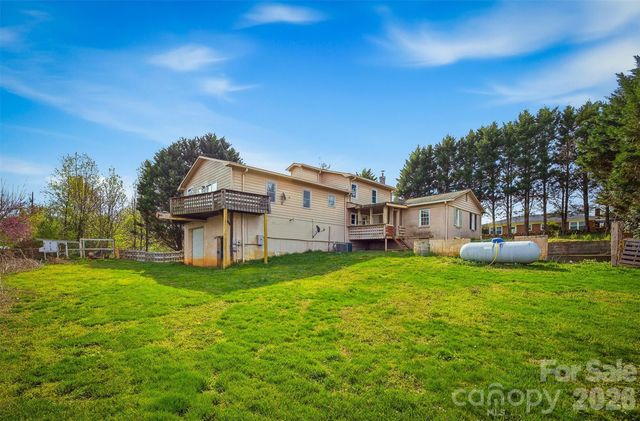 1095 Elm Circle, Granite Falls, NC 28630