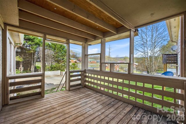 1095 Elm Circle, Granite Falls, NC 28630