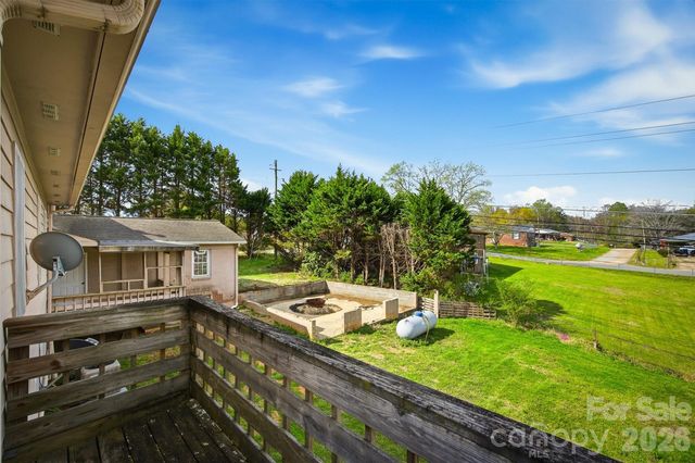 1095 Elm Circle, Granite Falls, NC 28630