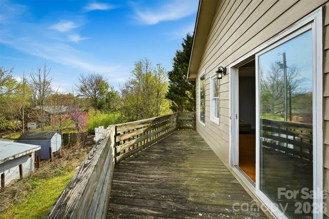 1095 Elm Circle, Granite Falls, NC 28630