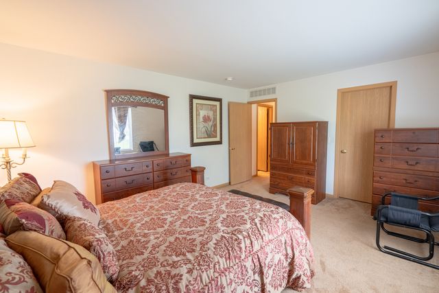 39843 Stoneywood Drive, Beach Park, IL 60083